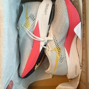 Women’s Nike Vaporfuly 3% - size 8